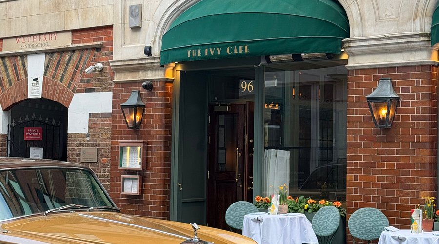 The Ivy Café คาเฟ่หรูผสมอังกฤษคลาสสิกและโมเดิร์นอย่างลงตัว